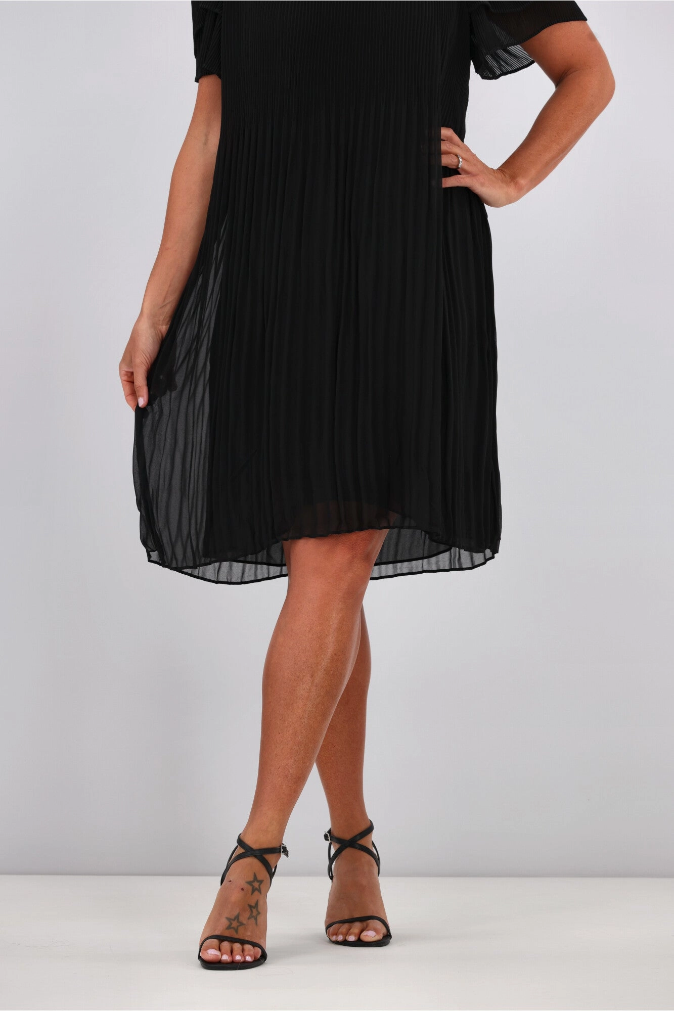 Gloss by Shine On Alberta Pleated Shift Dress Black